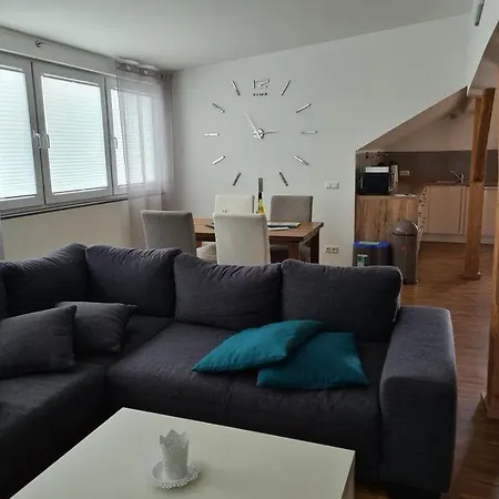 Emely Apartment *